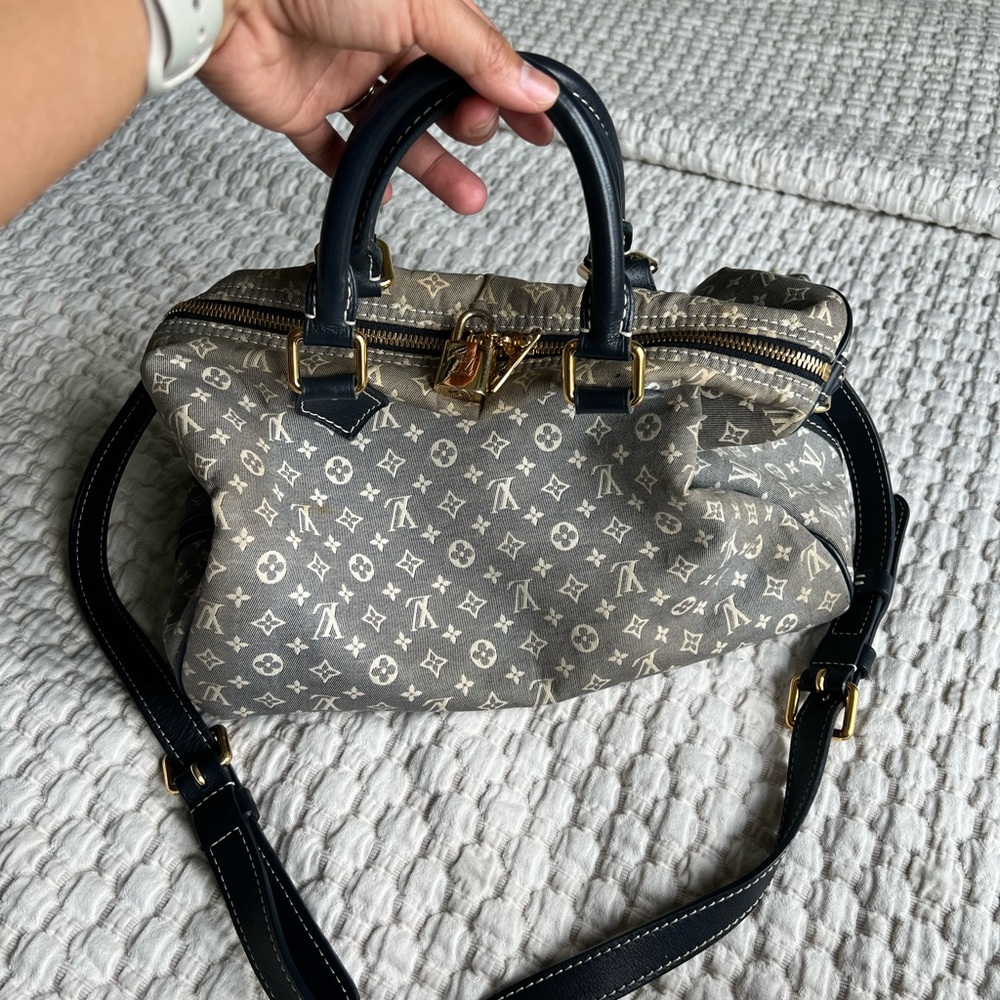 ‼️SOLD‼️Authentic Louis Vuitton Canvas Bandouliere 30 Navy Denim
